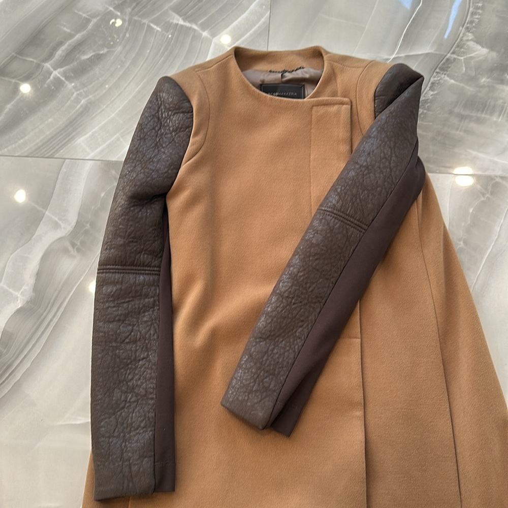 BCBG wool coat. Size S - Picture 5 of 6